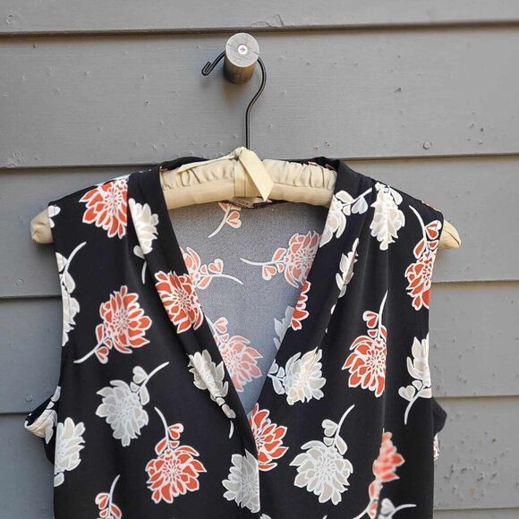 Calvin Klein Sleeveless Black Red White Floral Top size Medium - Picture 3 of 12